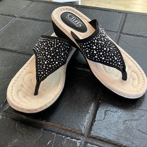 Cliffs by White Mountain sandals